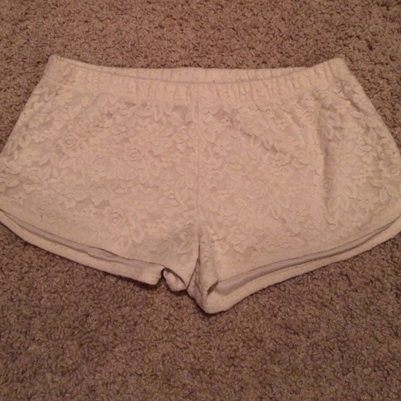 Cream lace shorts!