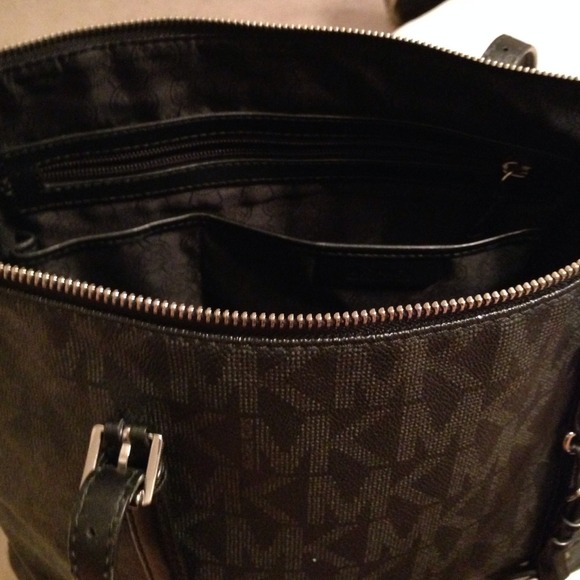 Authentic Michael kors black monogram tote - Picture 2 of 4