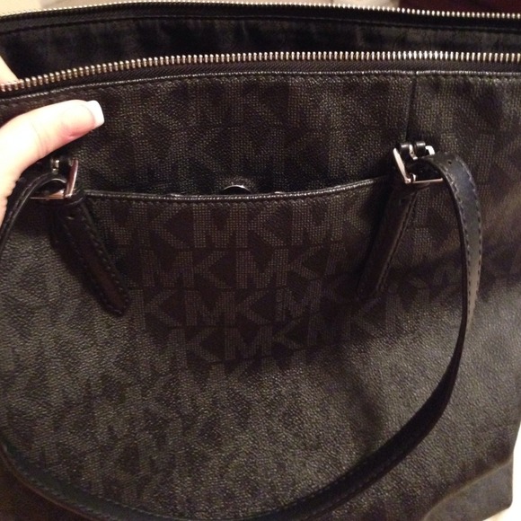 Authentic Michael kors black monogram tote - Picture 3 of 4