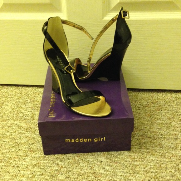 Black Sandals - Picture 1 of 4