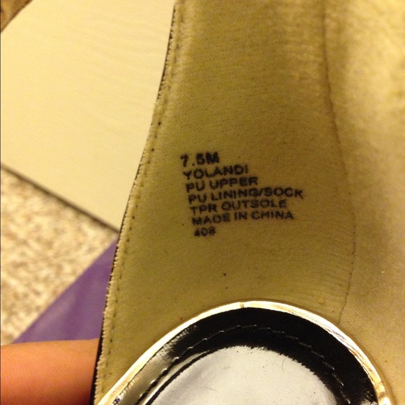 Black Sandals - Picture 2 of 4