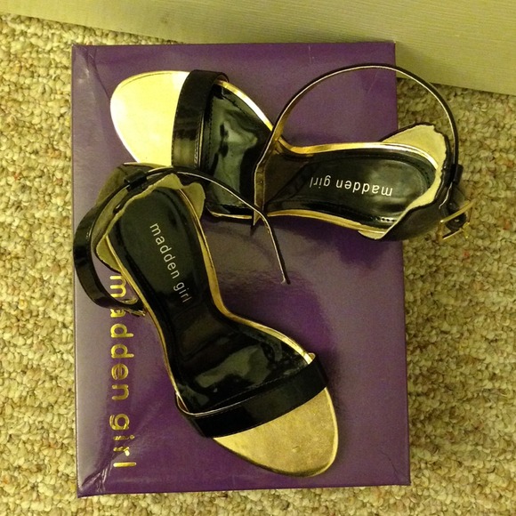 Black Sandals - Picture 3 of 4