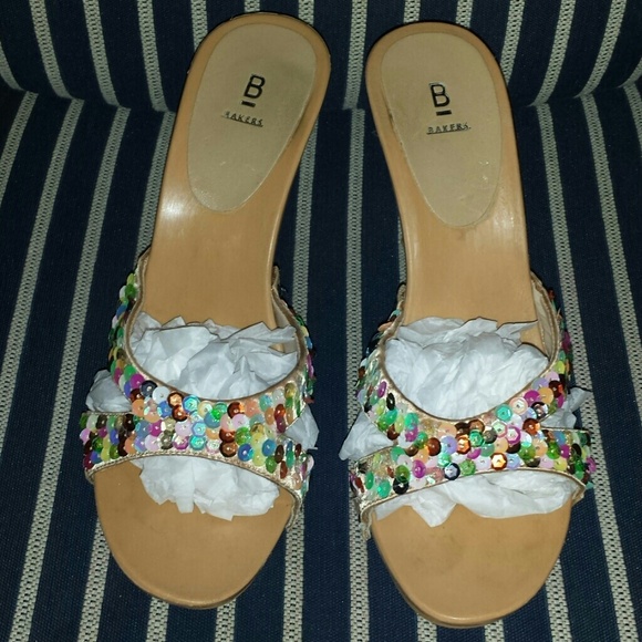 BAKERS Wood Heels Sandals Sequin Accent Size 9B - Picture 2 of 4