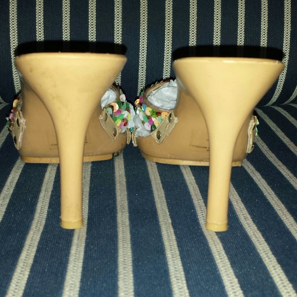 BAKERS Wood Heels Sandals Sequin Accent Size 9B - Picture 3 of 4