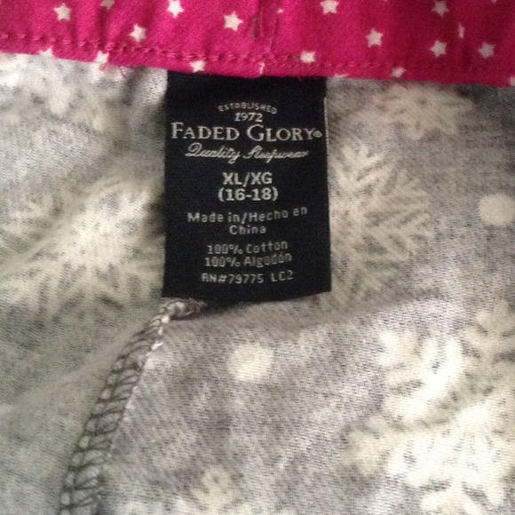 Pijamas - Picture 2 of 2