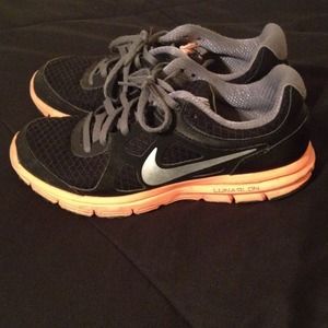 🌟Nike Lunar shoes🌟 Size 5Y!! Good condition!!
