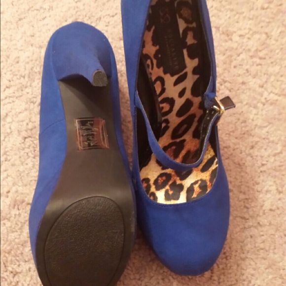 Brand new blue high heels! - Picture 2 of 3