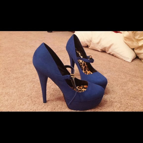 Shoes - Brand new blue high heels!