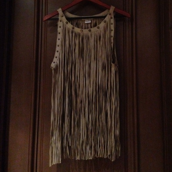 *SOLD* Fringe Top - Picture 2 of 4