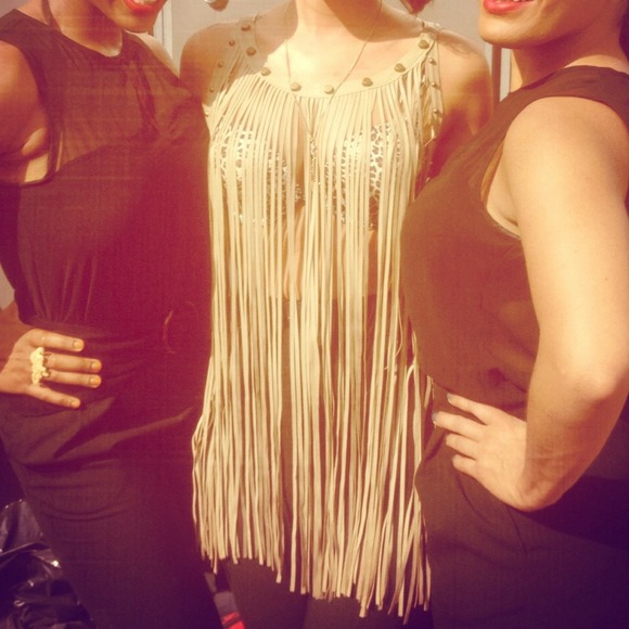 *SOLD* Fringe Top - Picture 3 of 4