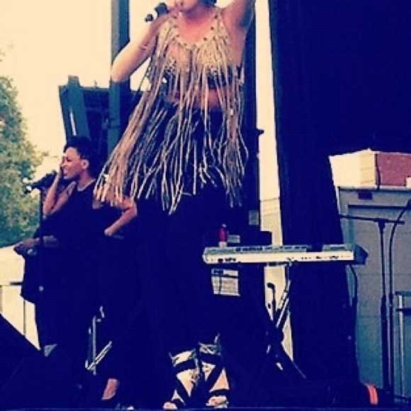 *SOLD* Fringe Top - Picture 4 of 4