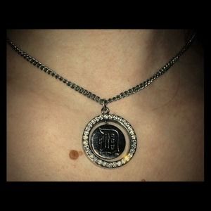 Detroit tigers, fan necklace.