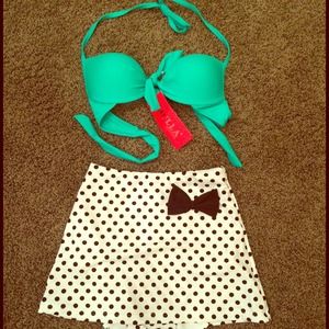 NWT green bikini top