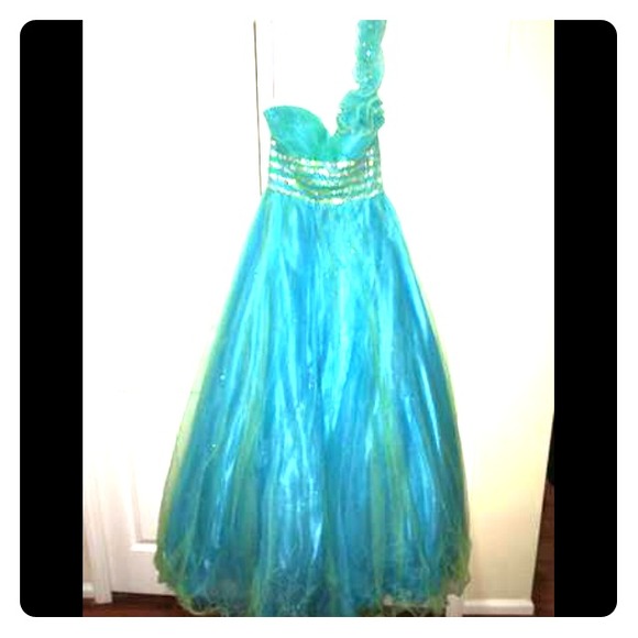 **Gorgeous Blue/Green Prom Dress