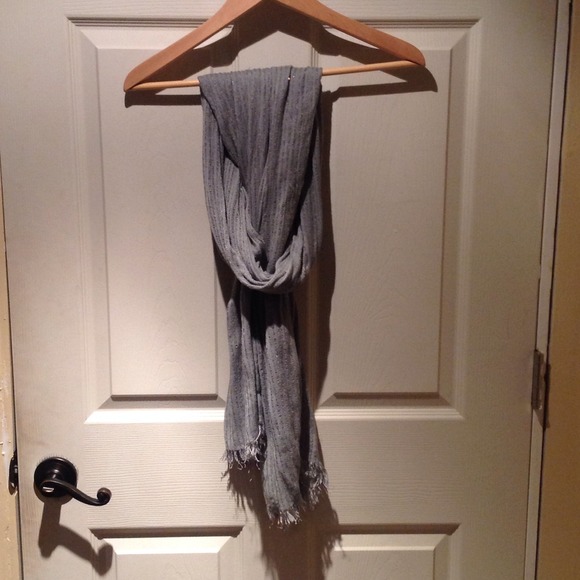 Gray sparkle scarf