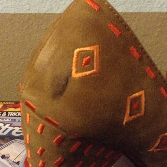 Never worn. - Picture 2 of 4