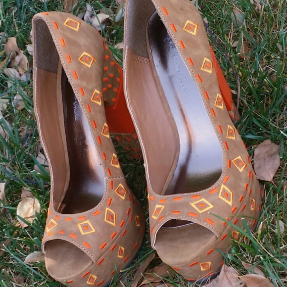 Never worn. - Picture 4 of 4