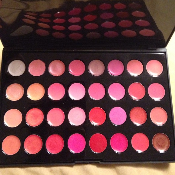 Crown brushes lip palette