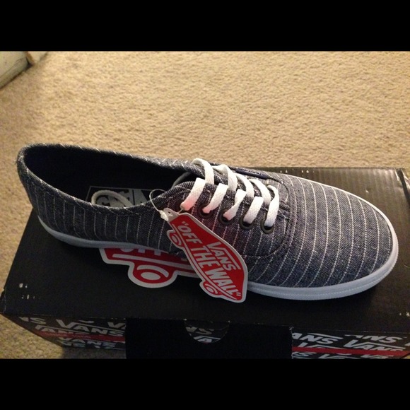 🔵 SOLD 🔵 Vans authentic lo pro