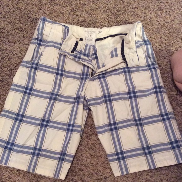 Aeropostale flat front plaid shorts
