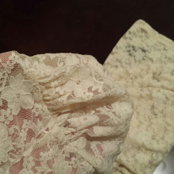 Lace cream color long sleeve blouse - Picture 2 of 4