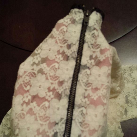 Lace cream color long sleeve blouse - Picture 3 of 4