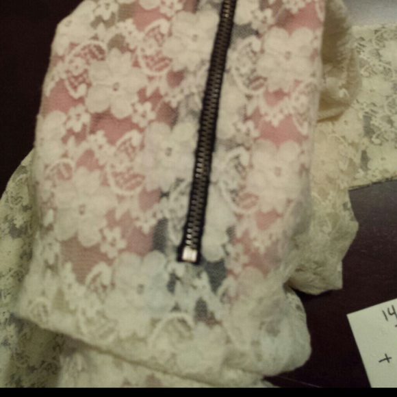 Lace cream color long sleeve blouse - Picture 4 of 4