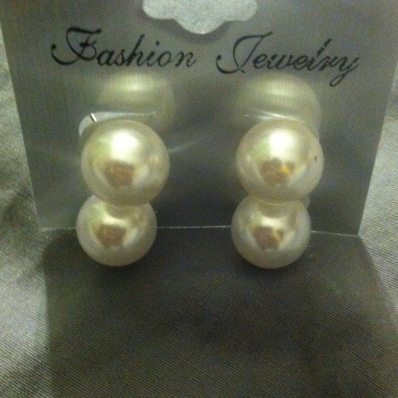 Set of Two Pearl Style Earrings
