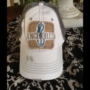 Women's trucker hat