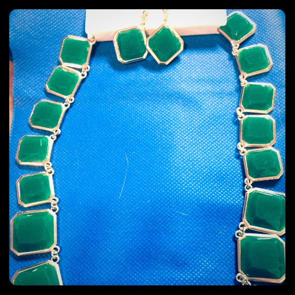 Dramatic greens necklace earring set