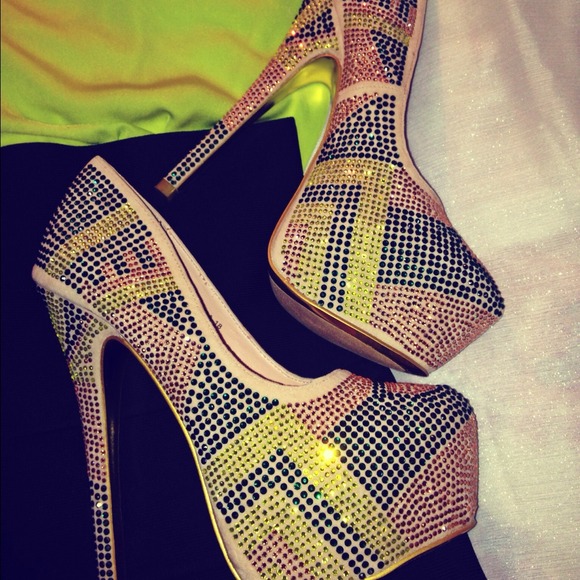 SOLD Beautiful jeweled shoes sparkle like crazy - Picture 2 of 2