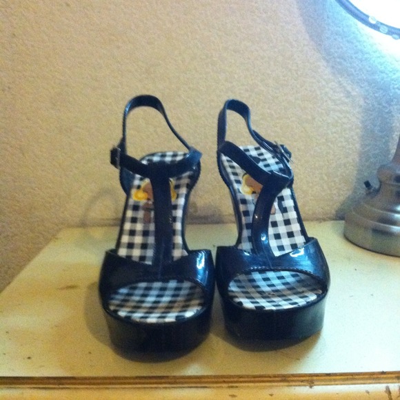 Harajuku plastic wedges.