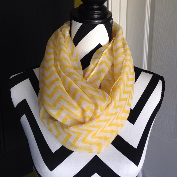 🚫bundled🚫🍋Lemon chevron Infinity scarf🍋L - Picture 2 of 3