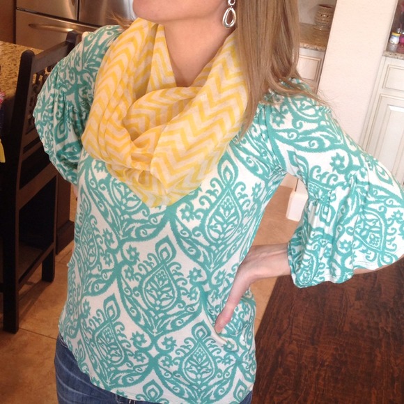 🚫bundled🚫🍋Lemon chevron Infinity scarf🍋L - Picture 3 of 3