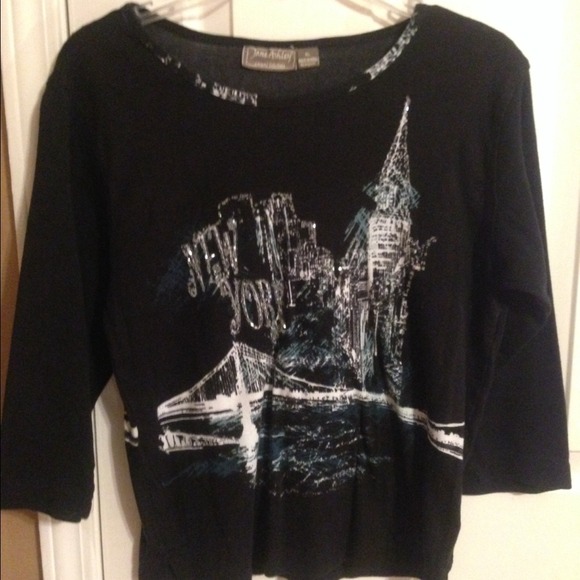 Casual "New York" top