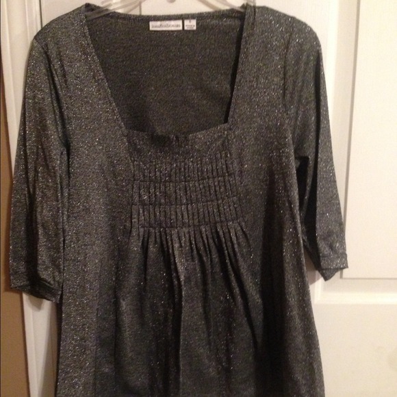 SOLD. Cute sparkly fitted tunic