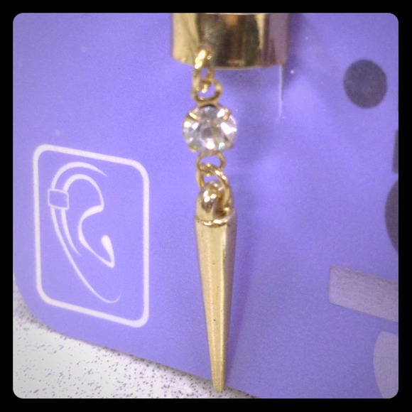 Gold ear cuff