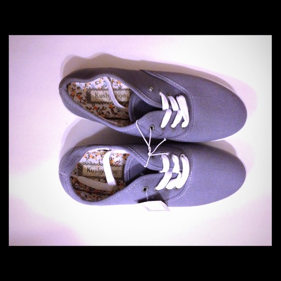 tfj Shoes - 💋HP💋Comfy summer shoes