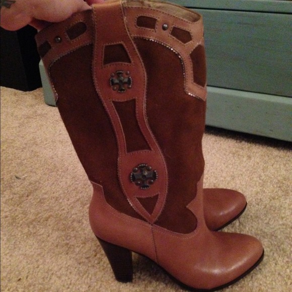 Cowboy boots! - Picture 2 of 3