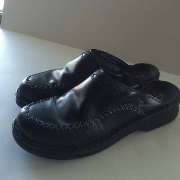 Black 8 these are very very comfy slip on shoes.