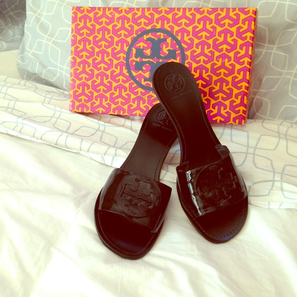 Tory Burch black patent slide w heel sz 10 1/2 new