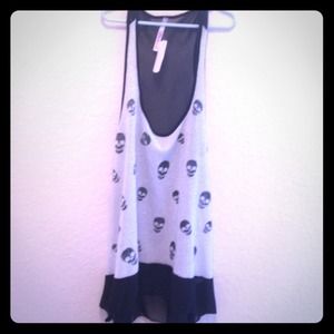 Skull sleeveless shirt.