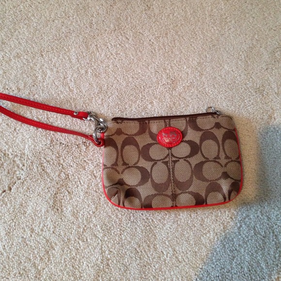 💥SALE💥Authentic Coach Wristlet!