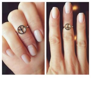 Brand new silver peace sign knuckle ring