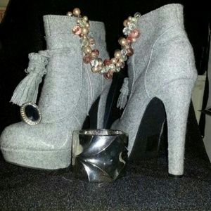 Grey Shoe Dazzle pumps