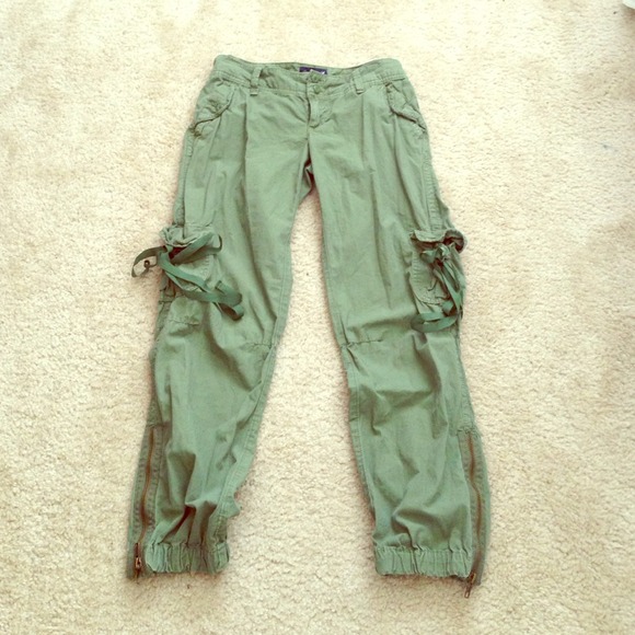 American Eagle Outfitters Pants - Ankle cargos.scrunches up for carpris