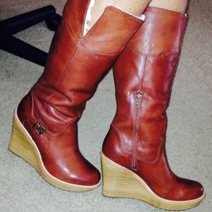 AVAILABLE for the right person 😁😁😁