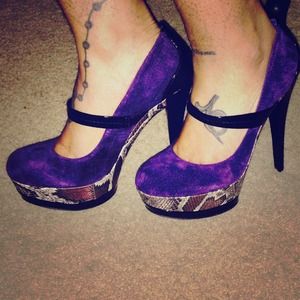NEVEE WORN J. Simpson heels