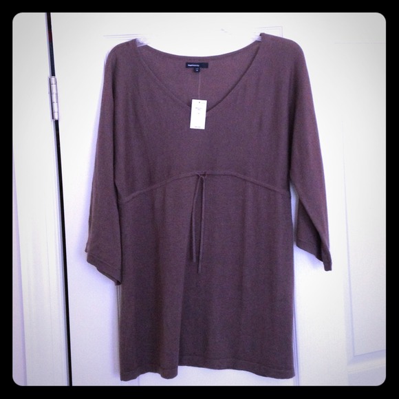 *NEW W/TAGS* GapMaternity Top