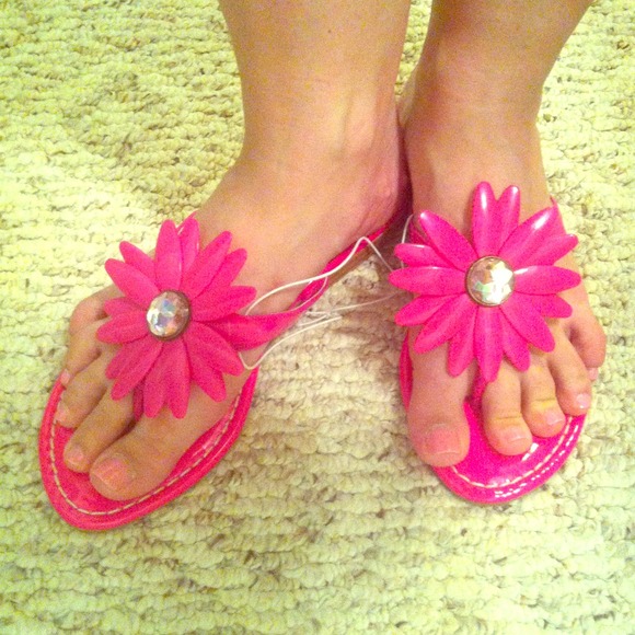 NWOT! Miss Tish Hit Pink Sandals